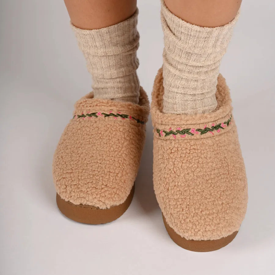 Pallmer Slippers in Faux Shearling - Tan Fleece